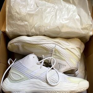 Size 9 White Adidas Exhibit A Mid basketball shoes